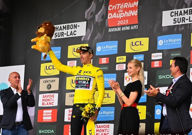Christophe Laporte trên bục nhận áo vàng