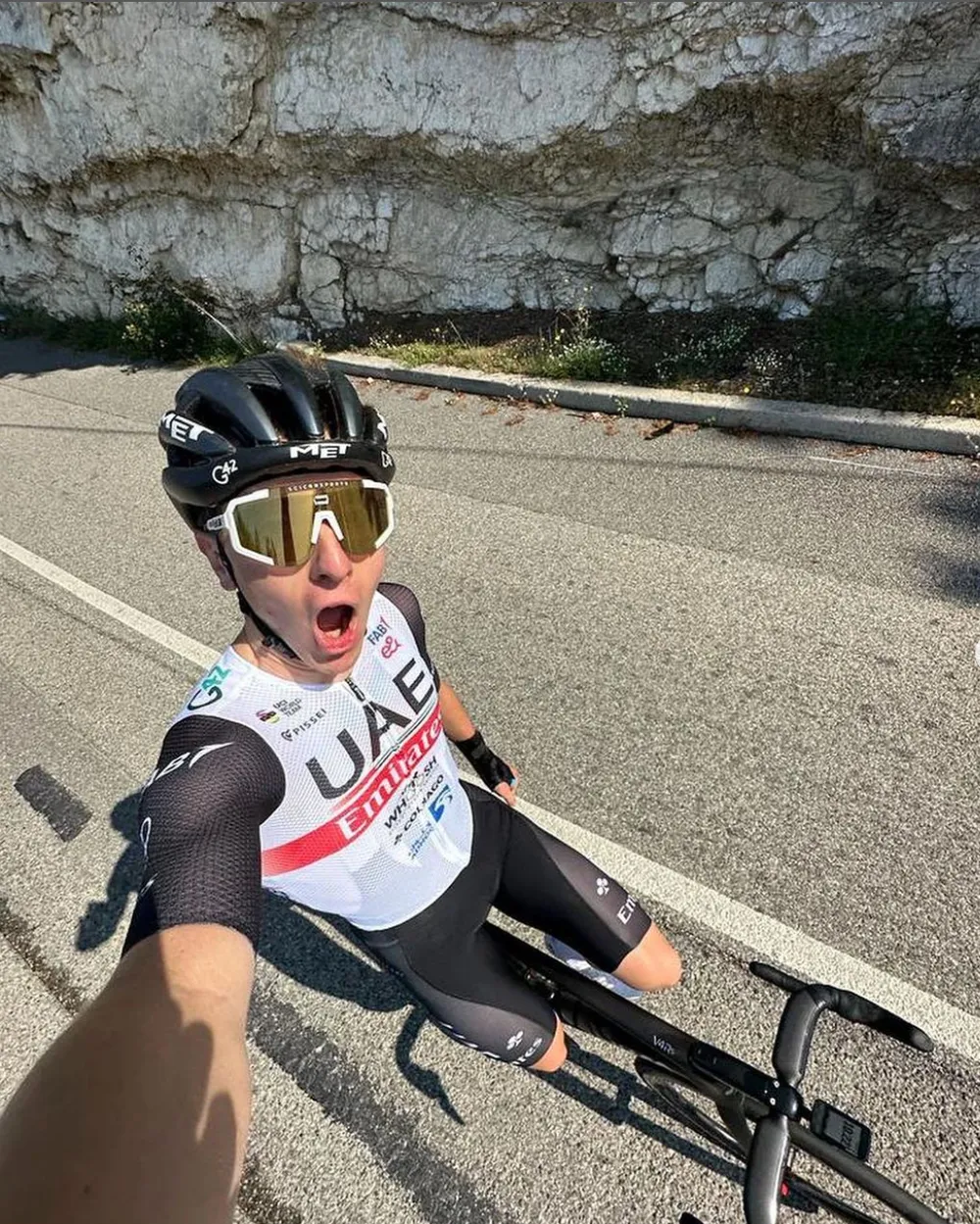 Tadej Pogacar đã trở lại tập luyện sau chấn thương