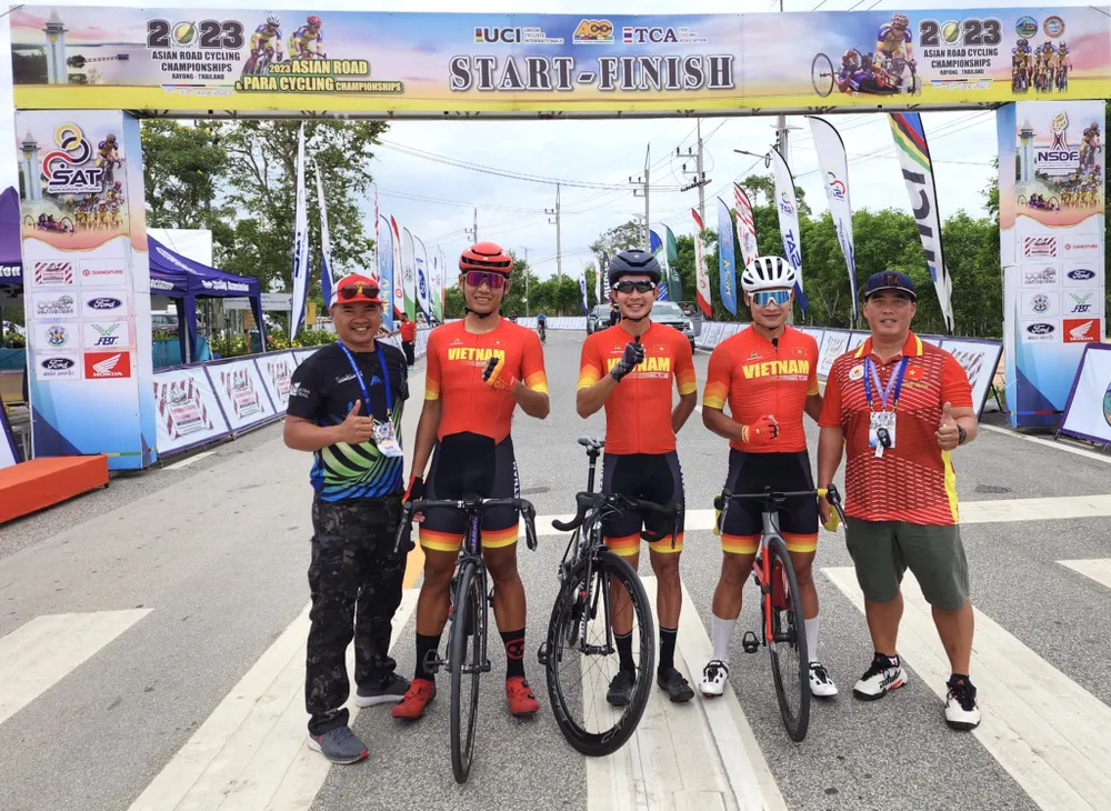 Đội tuyển xe đạp nam Việt Nam hệ đội tuyển trước giờ xuất phát Đội tuyển xe đạp nam Việt Nam hệ đội tuyển trước giờ xuất phát