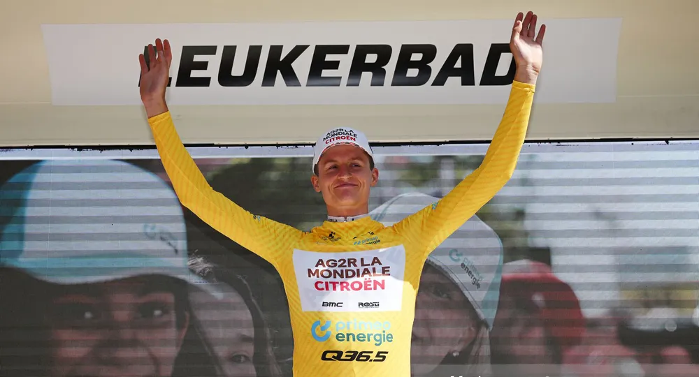 Felix Gall vươn lên mặc chiếc áo vàng