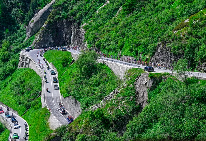 Đường đua nhiều con đèo hiểm trở Đường đua nhiều con đèo hiểm trở