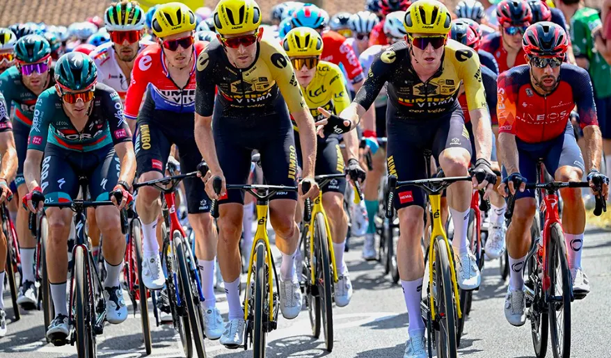 Jumbo-Visma kiểm soát tốc độ bảo vệ áo vàng Jumbo-Visma kiểm soát tốc độ bảo vệ áo vàng