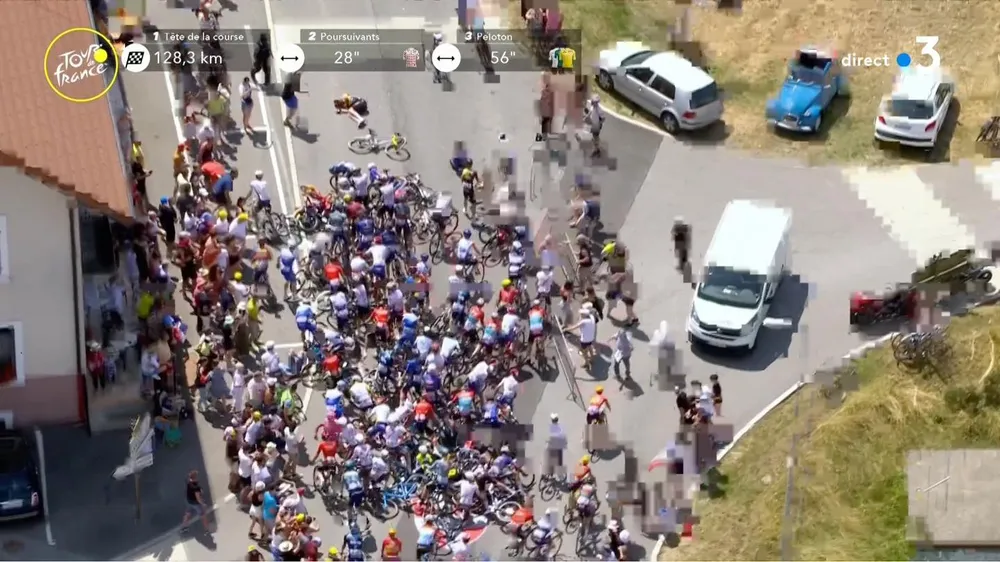 Một tai nạn chùm đông khiến một vài tay đua không thể thi đấu