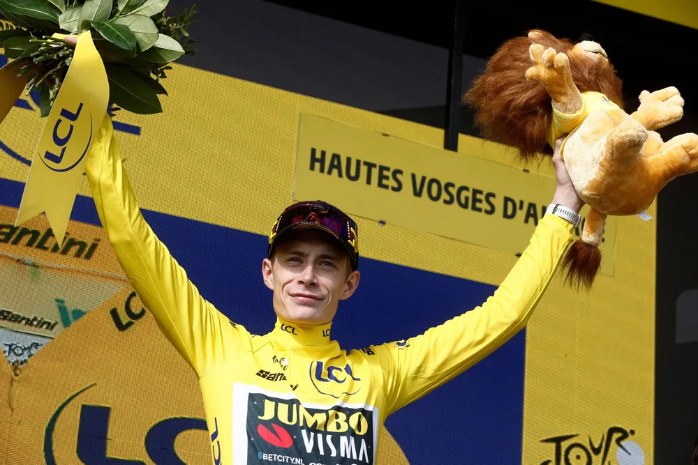 Jonas Vingegaard tiếp tục mặc chiếc áo vàng Jonas Vingegaard tiếp tục mặc chiếc áo vàng