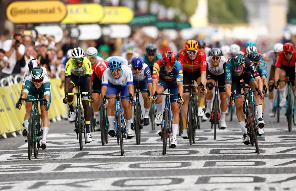 Các tay đua cống hiến cho khán giả màn nước rút hấp dẫn ở đích đến cuối cùng Tour de France 2023 Các tay đua cống hiến cho khán giả màn nước rút hấp dẫn ở đích đến cuối cùng Tour de France 2023