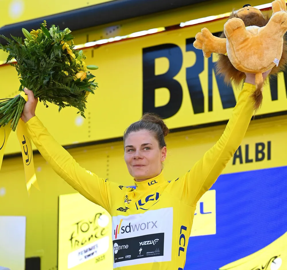 Lotte Kopecky thâu tóm áo vàng lẫn áo xanh tổng sắp Lotte Kopecky thâu tóm áo vàng lẫn áo xanh tổng sắp