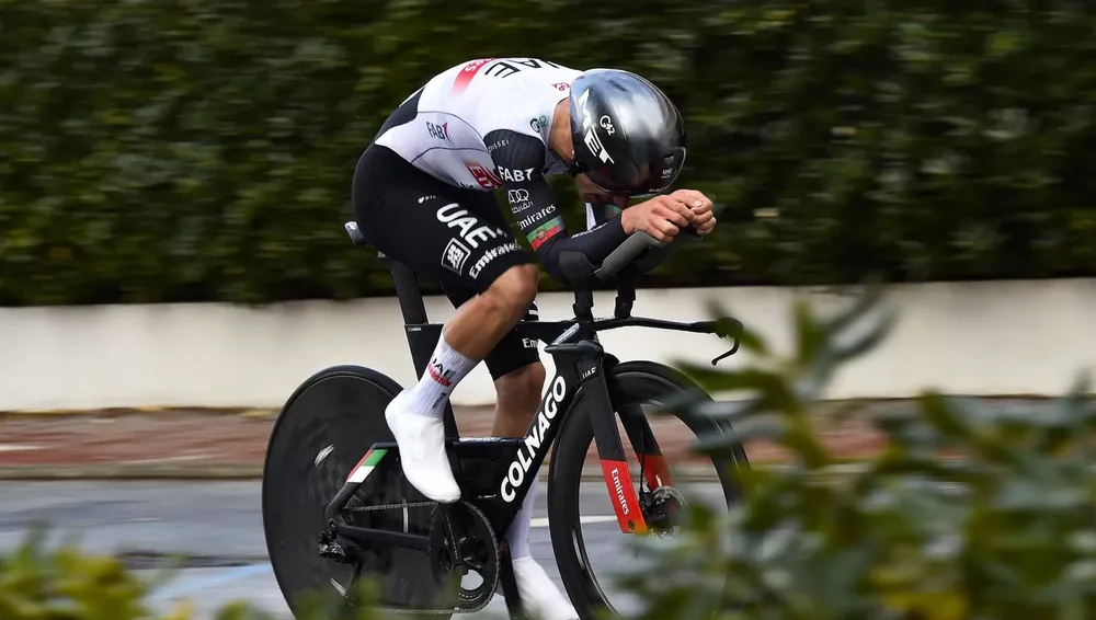 Joao Almeida đã san bằng cách biệt với áo vàng sau chặng cá nhân tính giờ