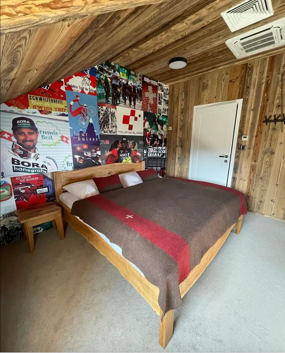 Phòng ngủ được thiết kế đặc biệt trong khách sạn của Peter Sagan