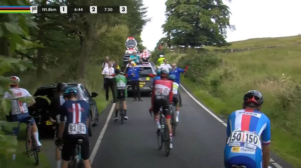 Trọng tài cho VĐV tạm dừng thi đấu vì biểu tình