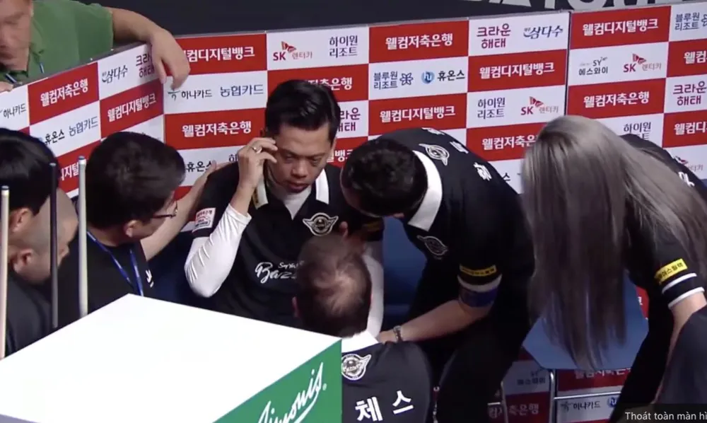 Đồng đội phát hiện Dương Anh Vũ bị choáng Đồng đội phát hiện Dương Anh Vũ bị choáng