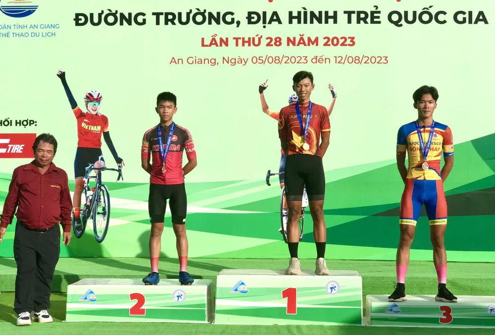 Nguyễn Đức Minh Thuận giúp Quân đội có thêm 2 chiếc HCV