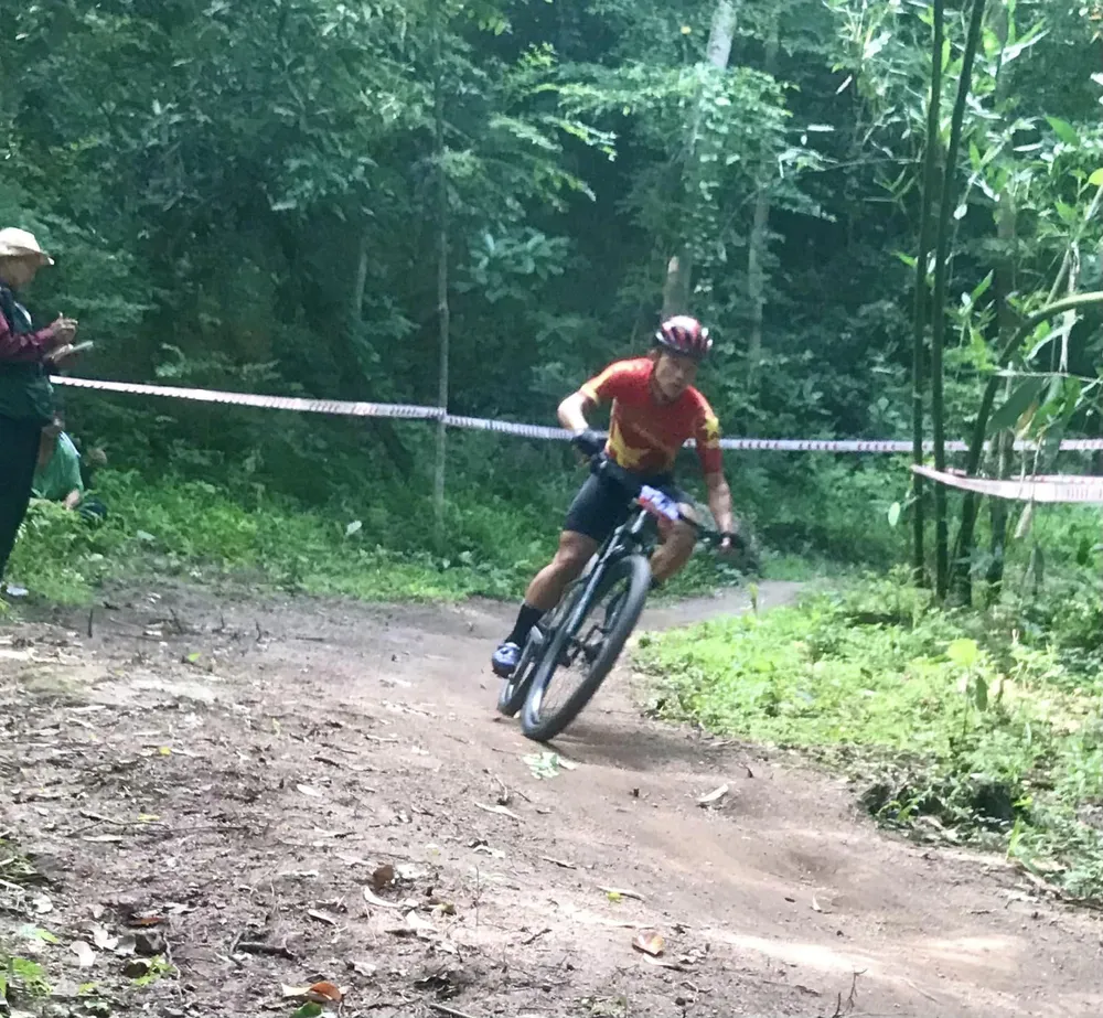 Phạm Lê Xuân Lộc hoàn thành hattrich vàng xe đạp địa hình