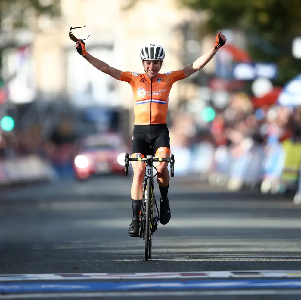 Cô gái Hà Lan Annemiek van Vleuten là huyền thoại sống của làng xe đạp nữ thế giới Cô gái Hà Lan Annemiek van Vleuten là huyền thoại sống của làng xe đạp nữ thế giới