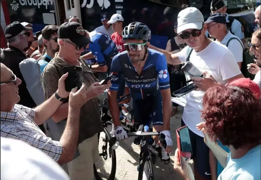 Thibaut Pinot được cổ động viên Pháp yêu mến