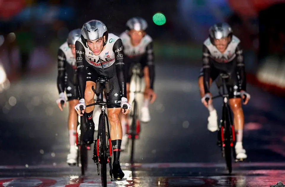 UAE Emirates thi đấu không thành công ở chặng mở màn UAE Emirates thi đấu không thành công ở chặng mở màn