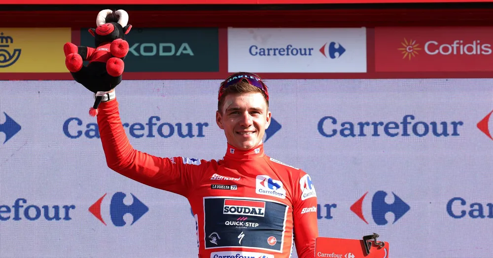 Remco Evenepoel tiếp tục mặc áo đỏ Remco Evenepoel tiếp tục mặc áo đỏ