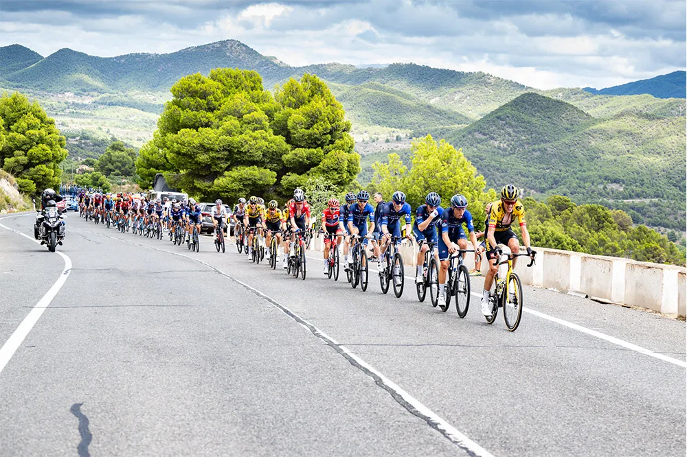 Jumbo-Visma lên phụ Groupama – FDJ kéo ở tốp sau