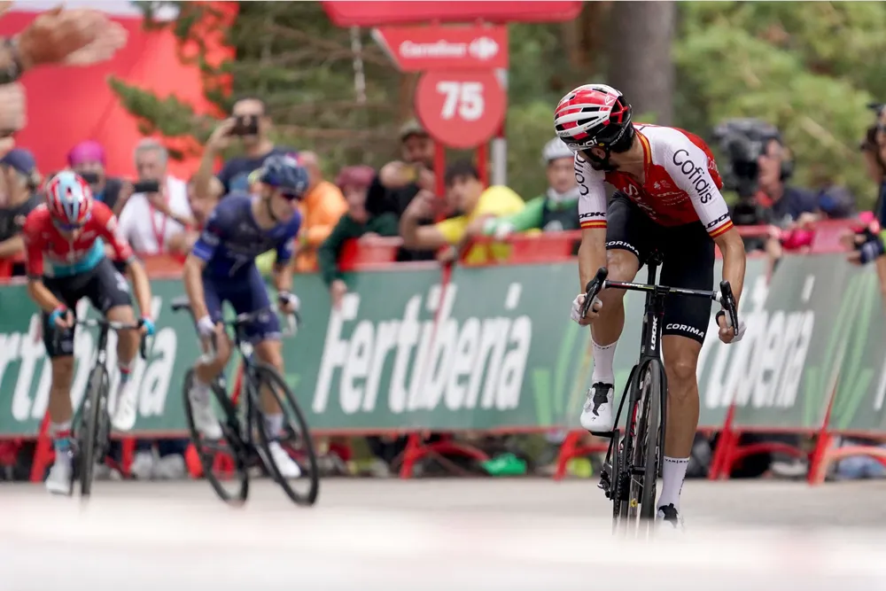 Jesus Herrada tung đòn tấn công quyết định trong sự bất lực của đối thủ Jesus Herrada tung đòn tấn công quyết định trong sự bất lực của đối thủ