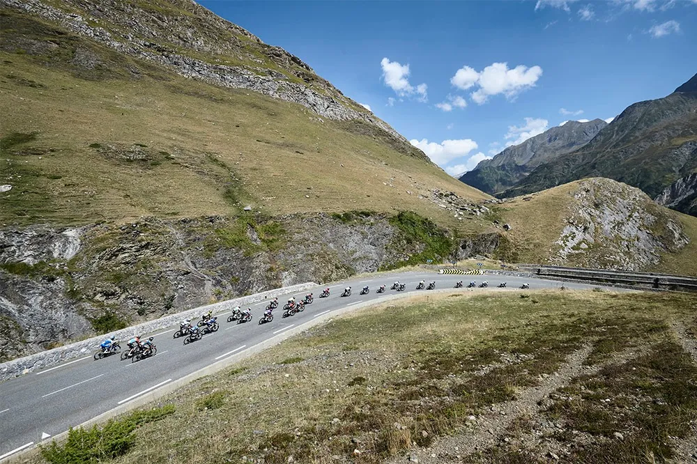 Các tay đua phải chinh phục những cung đường đèo có độ dốc cao Các tay đua phải chinh phục những cung đường đèo có độ dốc cao