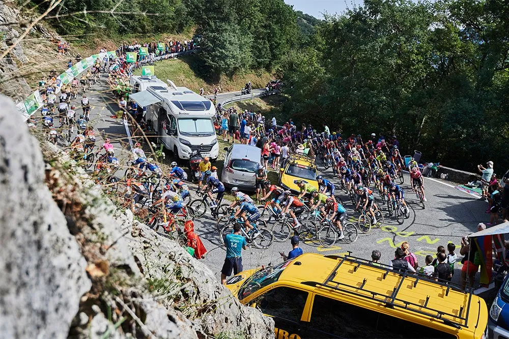 Cung đường đèo đầy gian nan