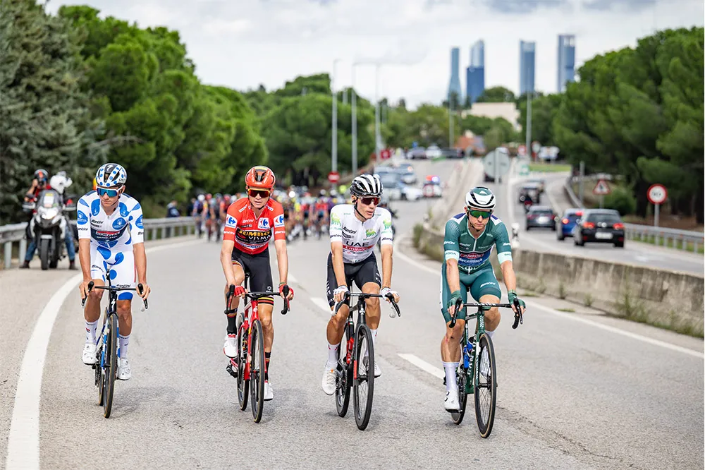 Các tay đua thanh thản thi đấu chặng cuối