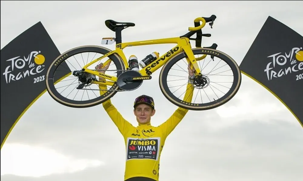 Jumbo-Visma sở hữu tay đua vô địch Tour de France Jonas Vingegaard