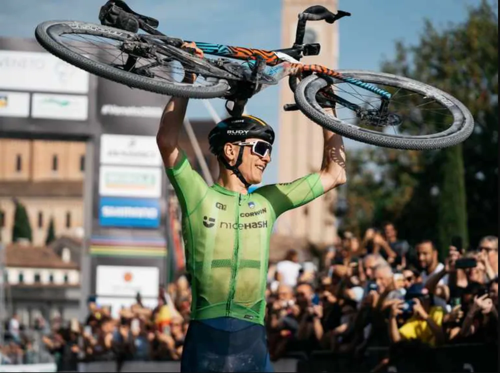 Matej Mohoric trở thành nhà vô địch thế giới Gravel 2023 Matej Mohoric trở thành nhà vô địch thế giới Gravel 2023