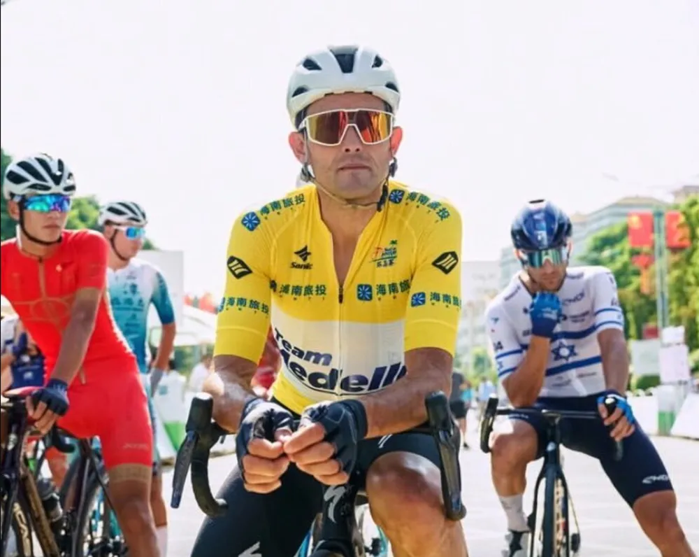 Oscar Sevilla vẫn bền bỉ ở tuổi 47