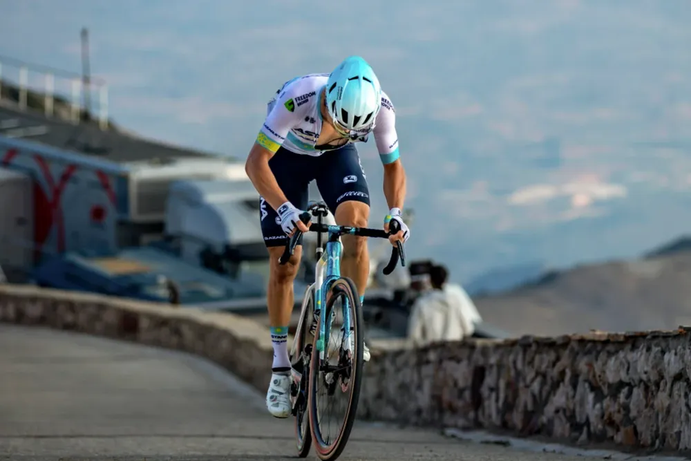 Alexey Lutsenko chinh phục dốc cao để giành chiến thắng