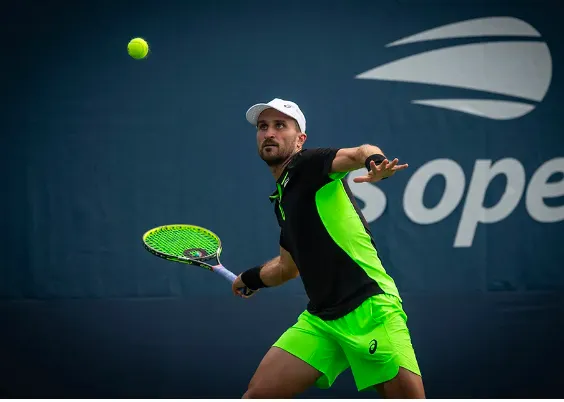 Steven Diez từng đứng hạng 134 thế giới và dự US Open Steven Diez từng đứng hạng 134 thế giới và dự US Open