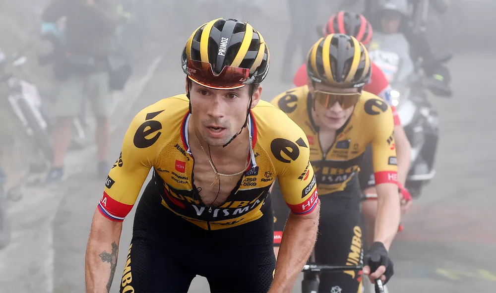 Primoz Roglic hỗ trợ đồng đội tại Vuelta a Espana
