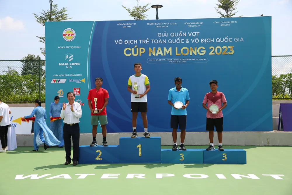 Đinh Viết Tuấn Minh mang về cho TPHCM chiếc HCV U18 đơn nam