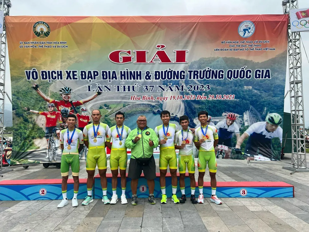 Đội nam An Giang lấy trọn 2 HCV xuất phát đồng hàng Đội nam An Giang lấy trọn 2 HCV xuất phát đồng hàng