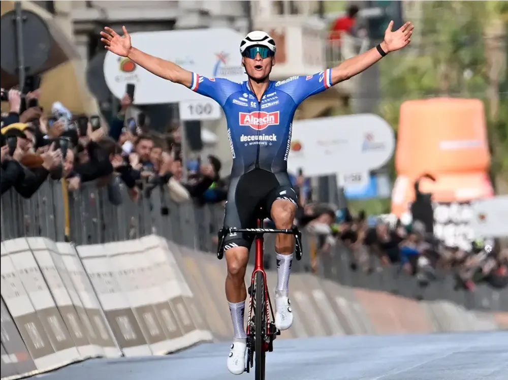 Mathieu van der Poel cũng đã có mùa giải tuyệt vời