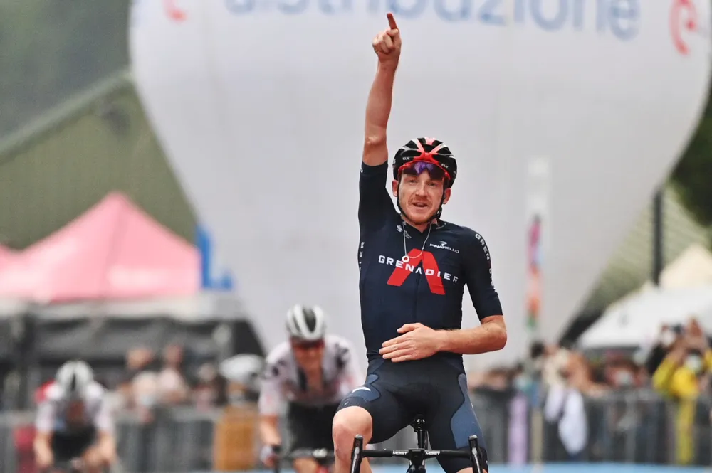 Tao Geoghegan Hart chia tay Ineos Grenadiers sau 7 mùa giải