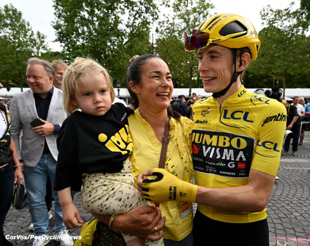 Dù là ngôi sao lớn nhưng Jonas Vingegaard là người của gia đình