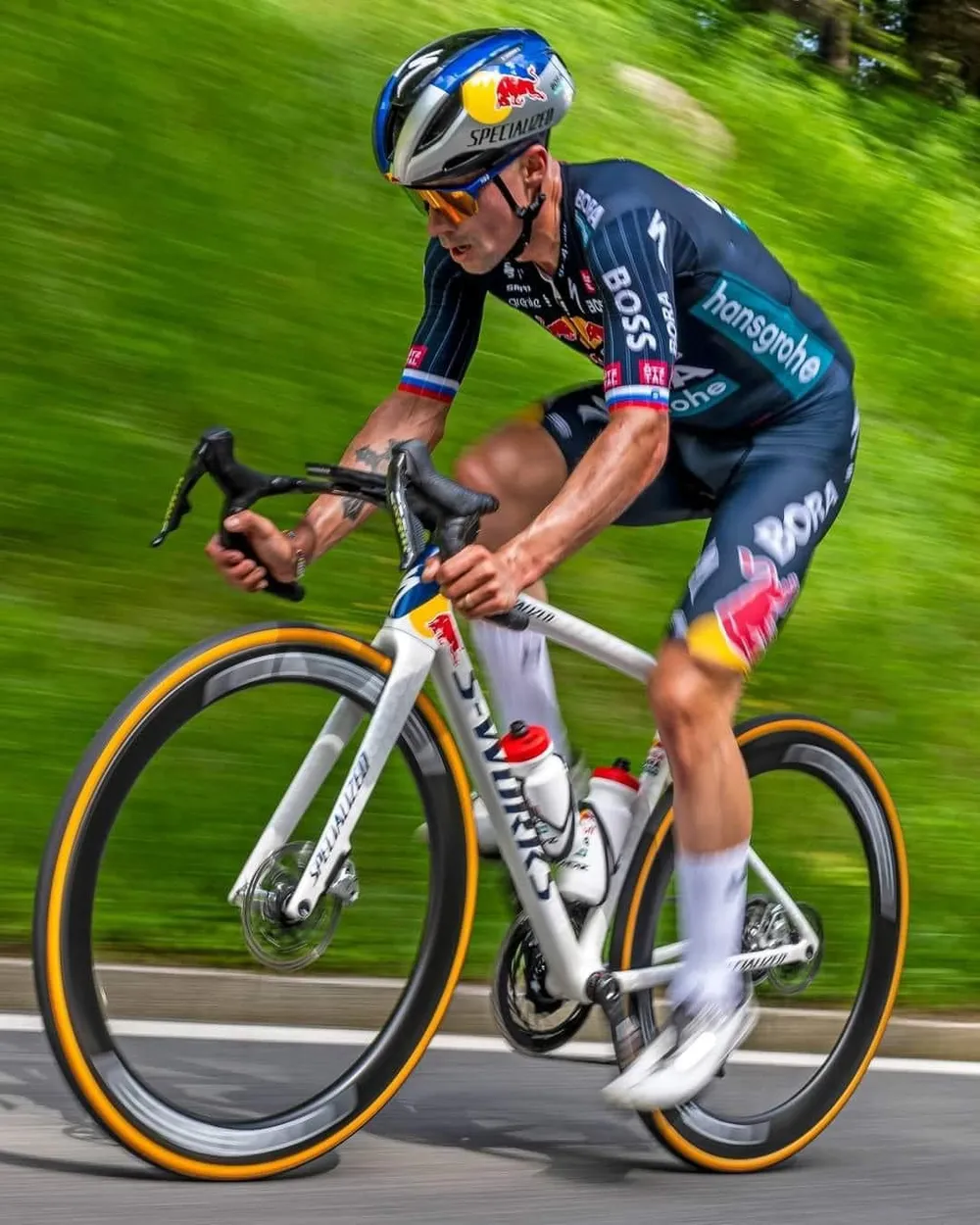 Primoz Roglic từng là tay đua số 1 thế giới 449124745_882704817233452_5632114485964233706_n.jpg