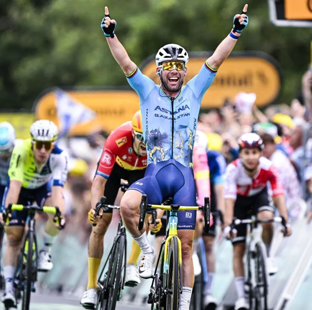 Mark Cavendish phấn khích với chiến thắng chặng 5 phá kỷ lục Tour de France