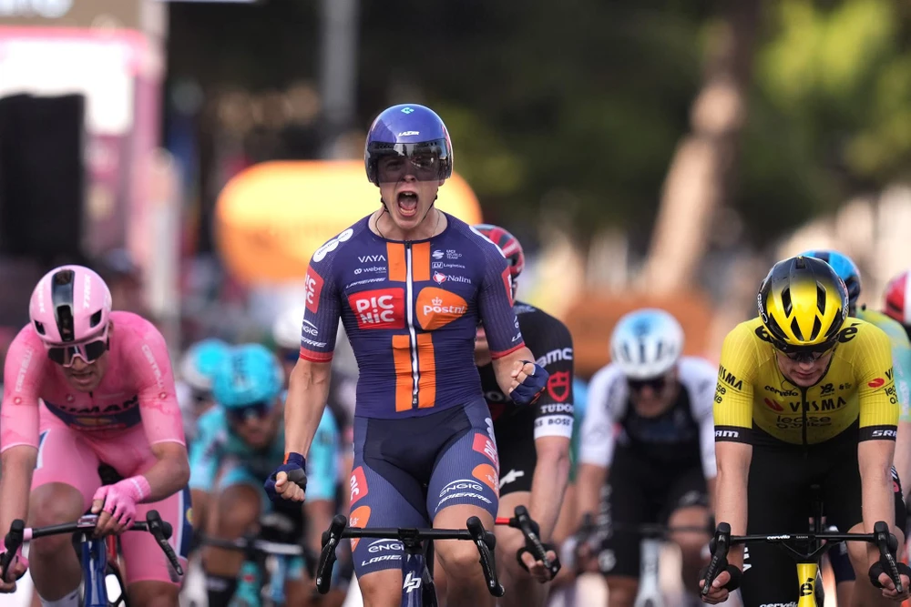 Casper van Uden có chiến thắng đầu tiên ở Grand Tour