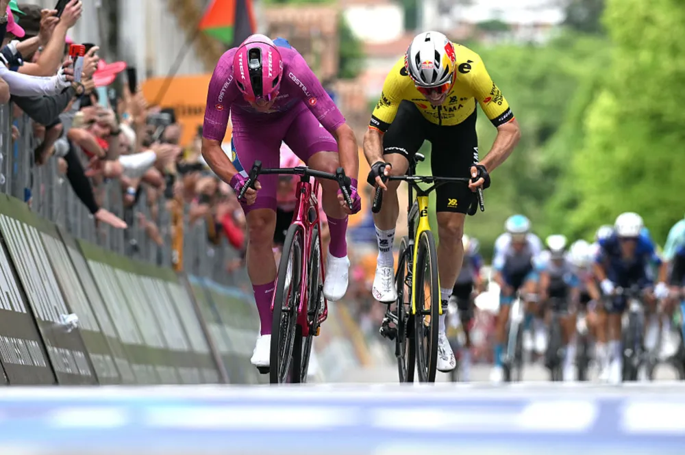 Chặng 13 Giro d’Italia 2025 diễn ra hấp dẫn Unknown-3.jpg