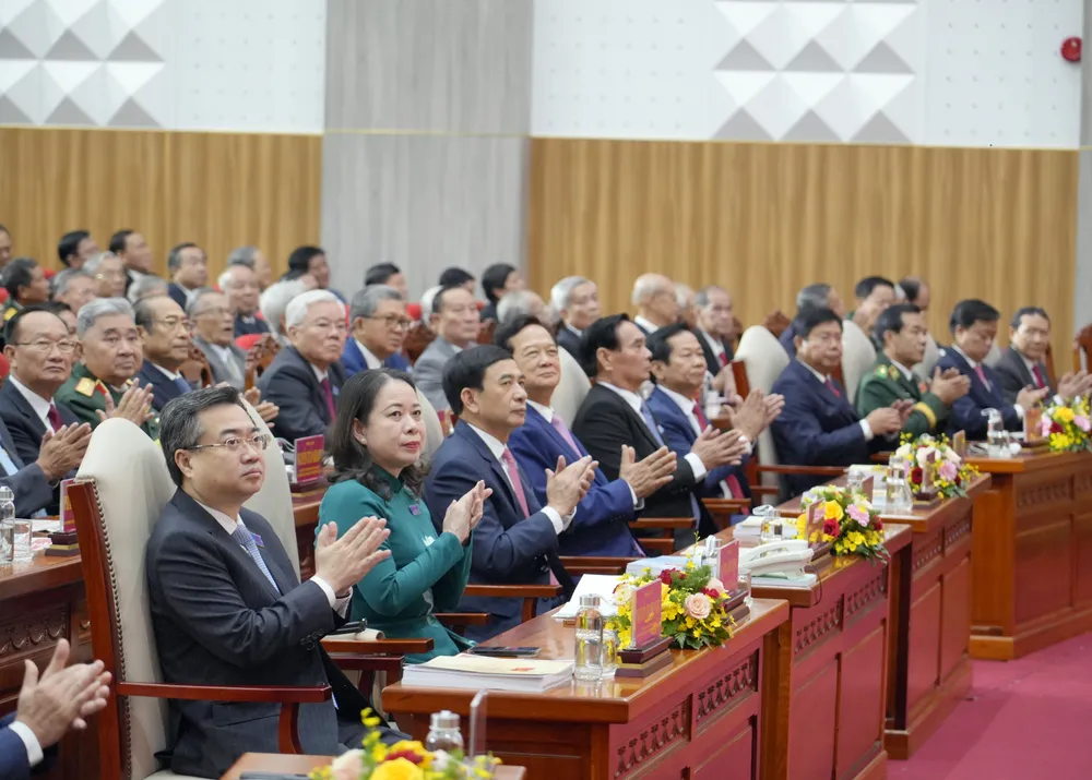 Đồng chí Phan Văn Giang, Ủy viên Bộ Chính trị, Bộ trưởng Bộ Quốc phòng cùng lãnh đạo, nguyên lãnh đạo Đảng, Nhà nước tham dự đại hội lãnh dạo tham dự 1.jpg