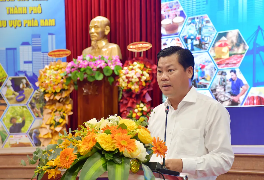 Giám đốc Sở Công thương tỉnh Tây Ninh Huỳnh Văn Quang Hùng phát biểu đề dẫn tại hội nghị khuyen cong 2.jpg