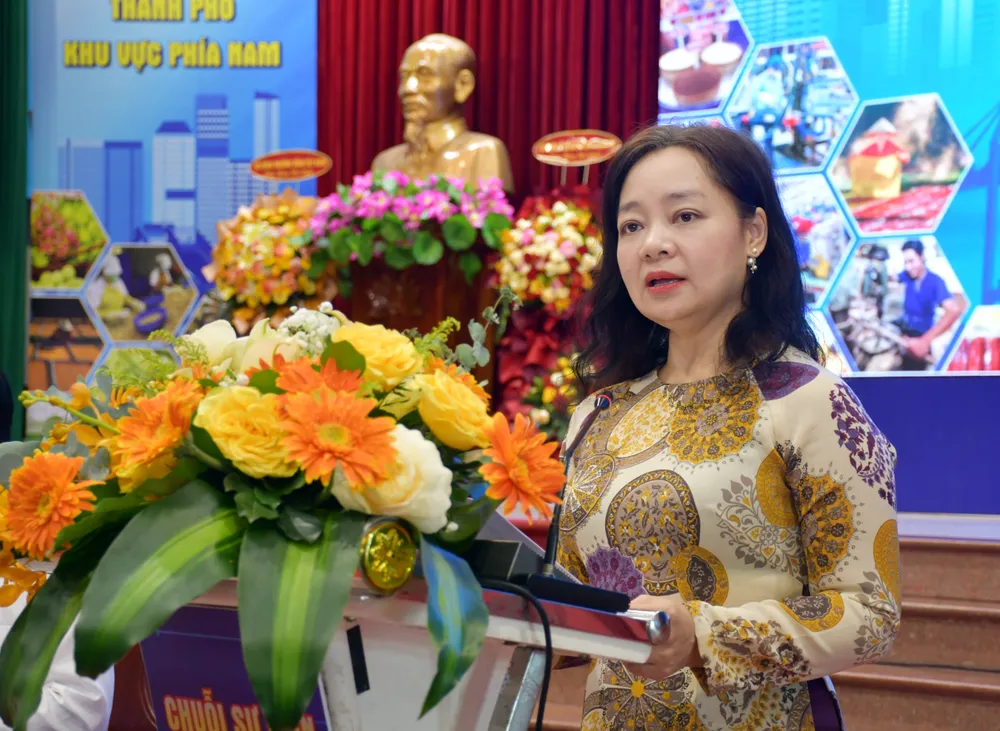 Bà Nguyễn Thị Lâm Giang, Cục trưởng Cục Đổi mới sáng tạo, Chuyển đổi xanh và Khuyến công phát biểu khai mạc hội nghị khuyen cong.jpg
