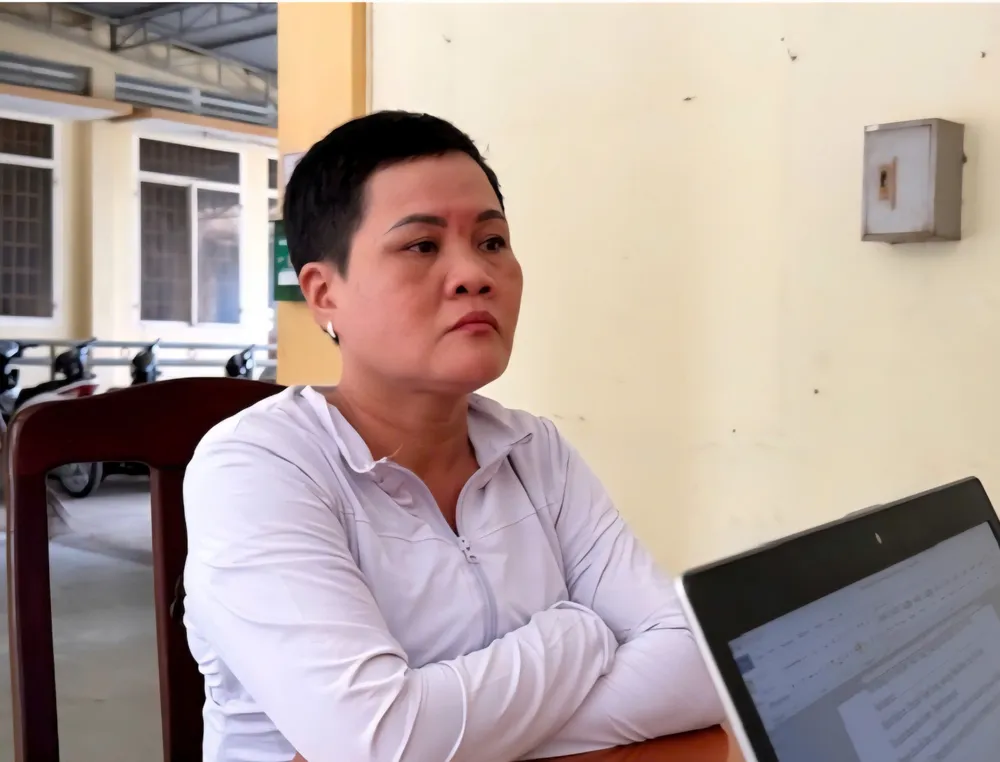 Nguyễn Thị Bích tại cơ quan công an nguyen thi bich.jpg