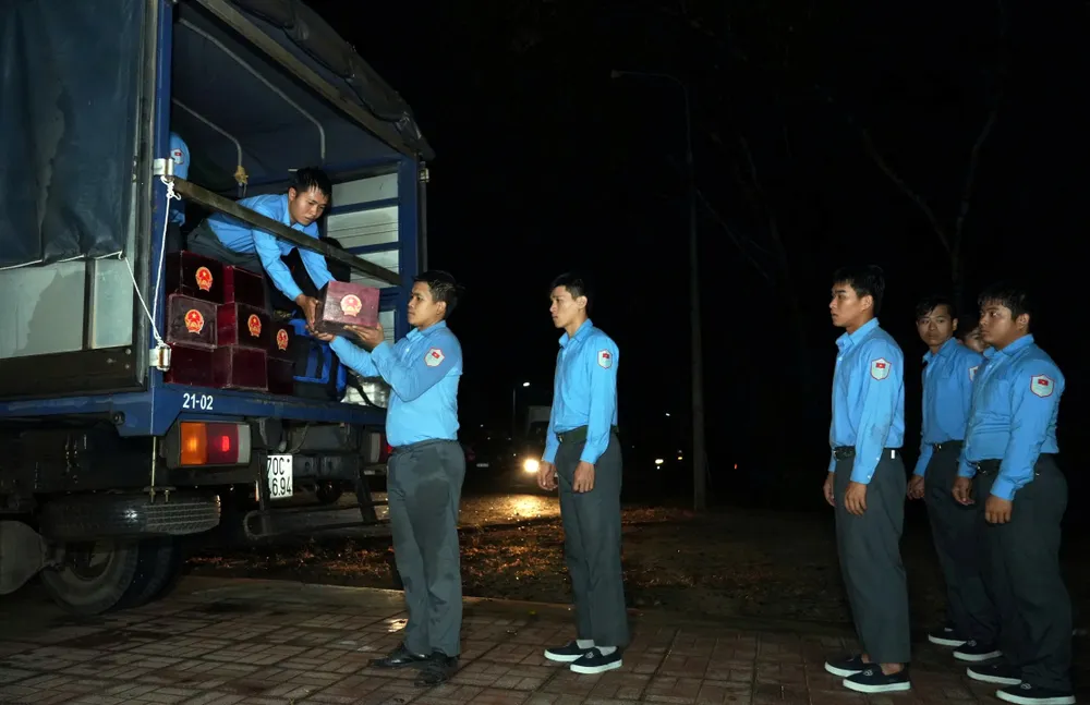 Đón hài cốt liệt sĩ quân tình nguyện và chuyên gia Việt Nam hy sinh tại Campuchia