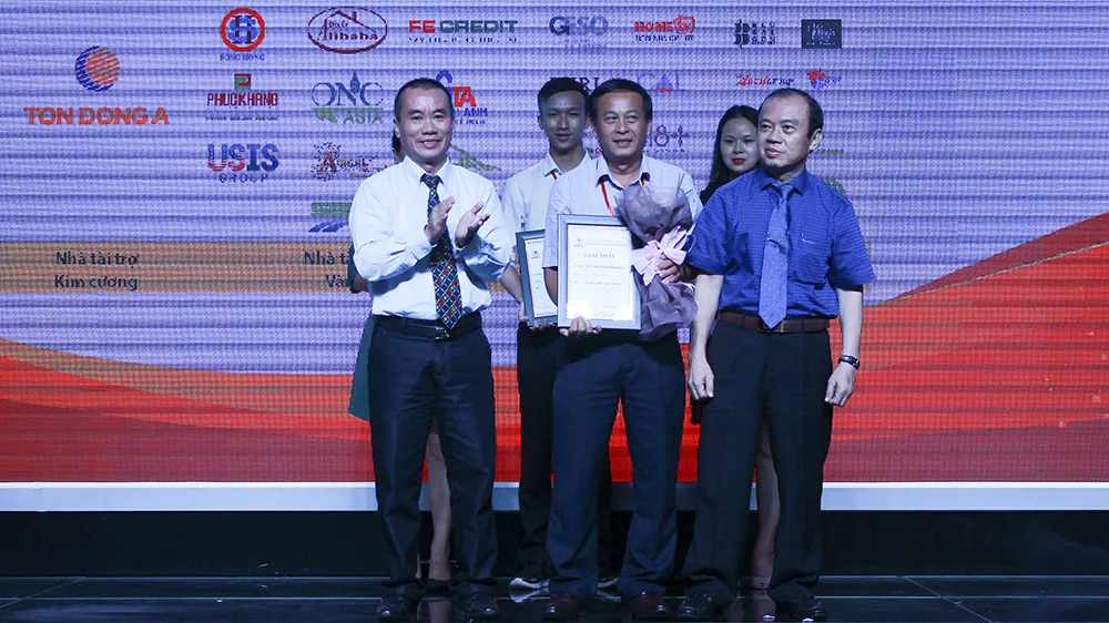 Trao giải báo chí viết về doanh nghiệp, doanh nhân 2017 ảnh 1