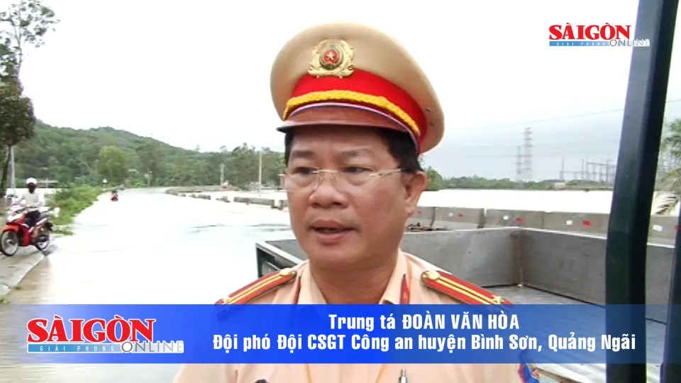 Quảng Ngãi: Quốc lộ 1 ách tắc giao thông do lũ