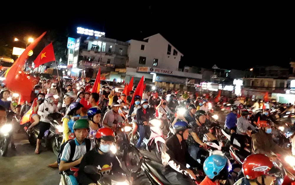 Cả nước vỡ òa trước kỳ tích của U23 Việt Nam ảnh 57