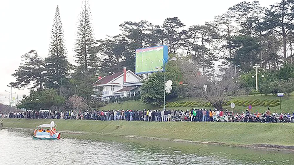 Cả nước vỡ òa trước kỳ tích của U23 Việt Nam ảnh 39