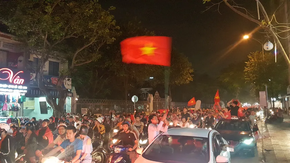 Cả nước vỡ òa trước kỳ tích của U23 Việt Nam ảnh 43